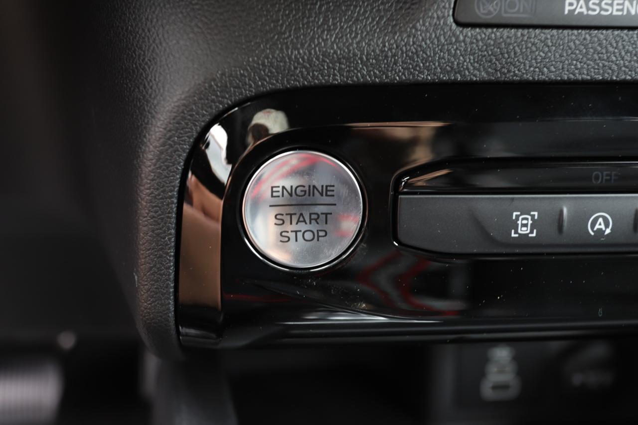 2025 Ford Escape ST-Line AWD Photo5
