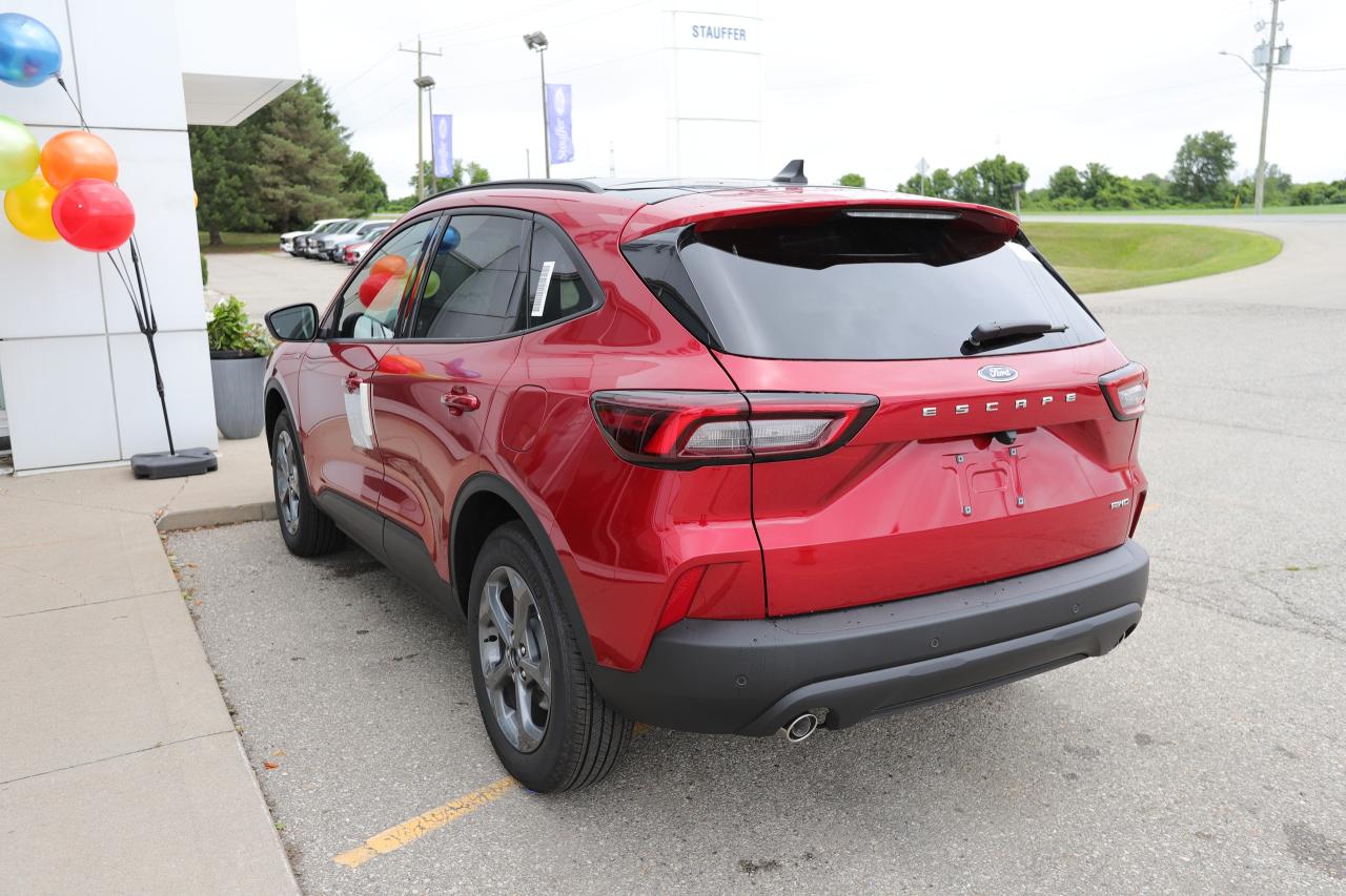 2025 Ford Escape ST-Line AWD Photo5