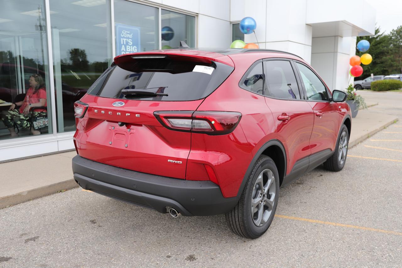 2025 Ford Escape ST-Line AWD Photo3