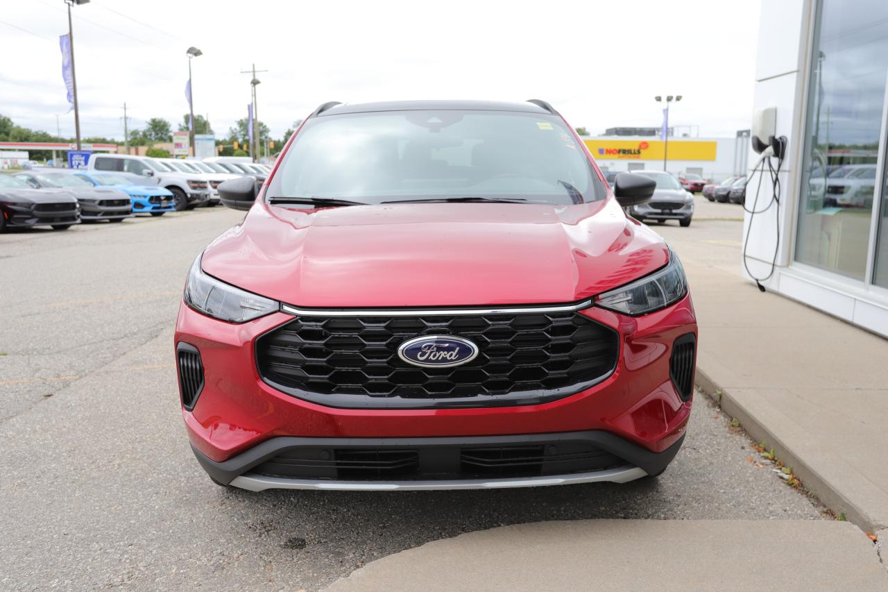 2025 Ford Escape ST-Line AWD Photo5