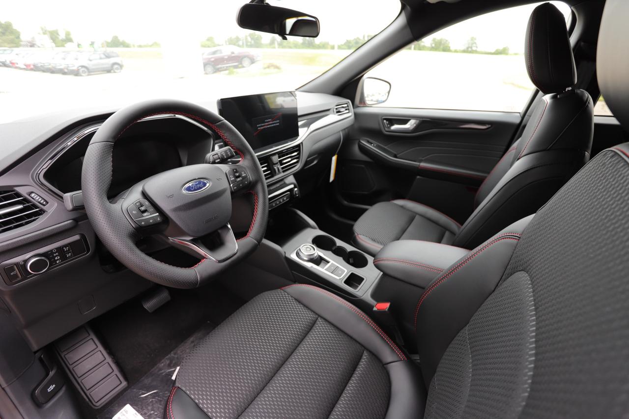 2025 Ford Escape ST-Line AWD Photo5