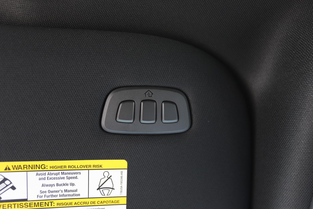 2025 Ford F-150 Lariat 4WD SuperCrew 5.5' Box Photo5