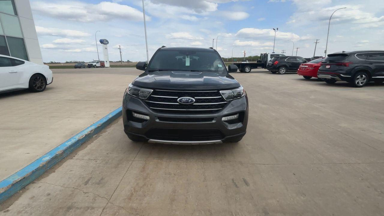2020 Ford Explorer XLT 4WD Photo2