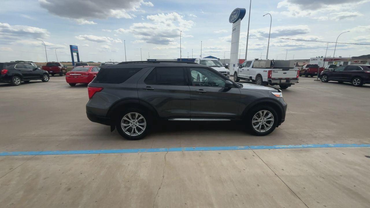 2020 Ford Explorer XLT 4WD Photo5