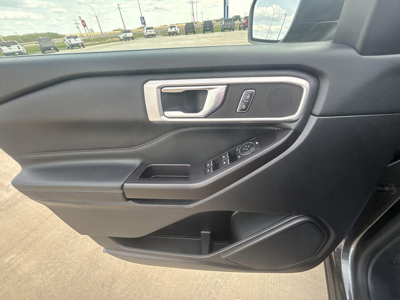 2020 Ford Explorer XLT 4WD Photo5