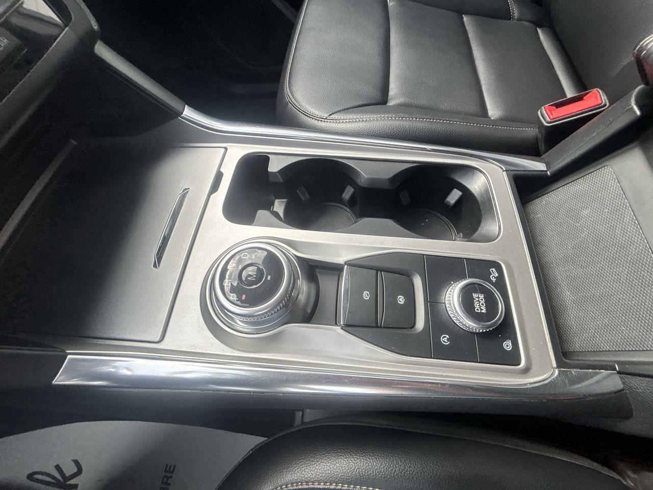 2020 Ford Explorer XLT 4WD Photo5