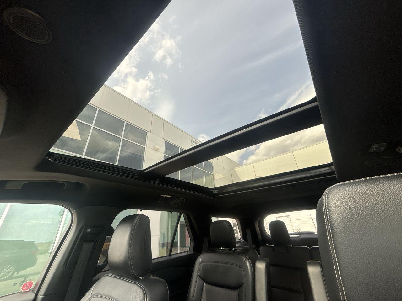 2020 Ford Explorer XLT 4WD Photo5
