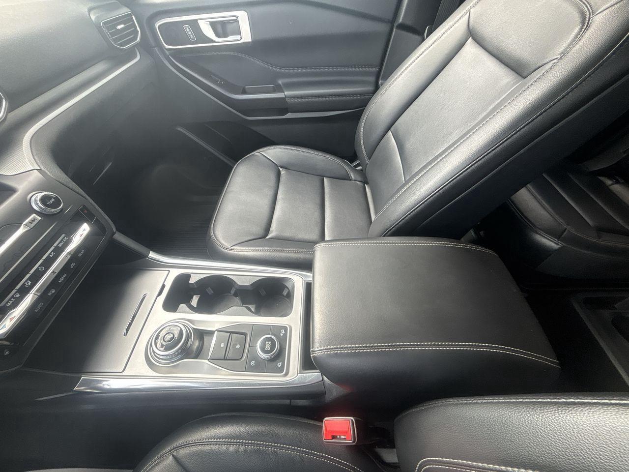 2020 Ford Explorer XLT 4WD Photo5
