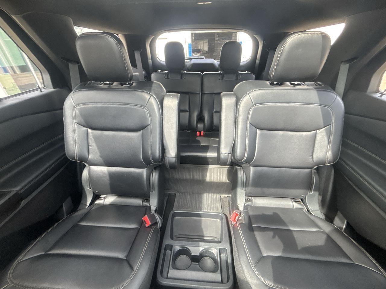 2020 Ford Explorer XLT 4WD Photo5