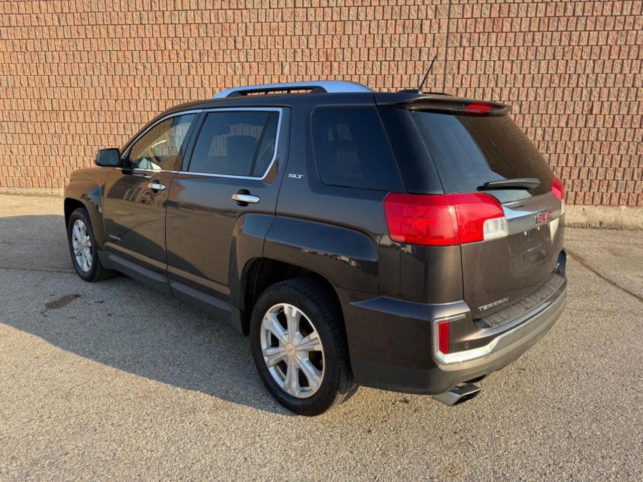 2016 GMC Terrain SLT | AWD | ONE OWNER | CLEAN CARFAX | NAVI | BACK UP CAM | NAVI | BLUETOOTH | REMOTE START | POWER LIFTGATE | PIONEER SOUND SYSTEM - Photo #4