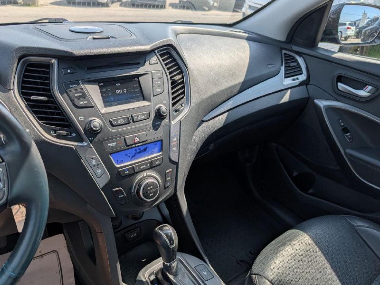 2014 Hyundai Santa Fe Sport 2.4 Luxury  **LEATHER** Photo