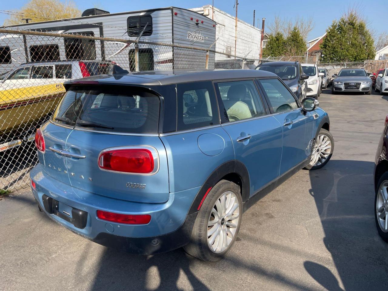 2017 MINI Cooper Clubman ALL4 *AWD, HEATED LEATHER SEATS, MOONROOF* Photo4