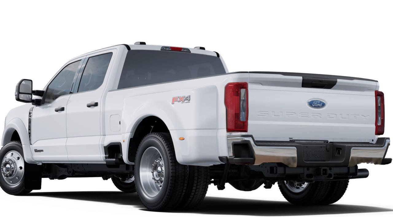 2025 Ford F-450 Super Duty DRW XLT Photo5