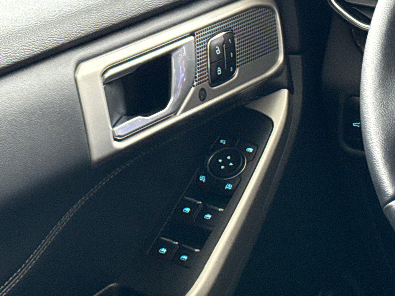2023 Ford Explorer LIMITED - Photo #24