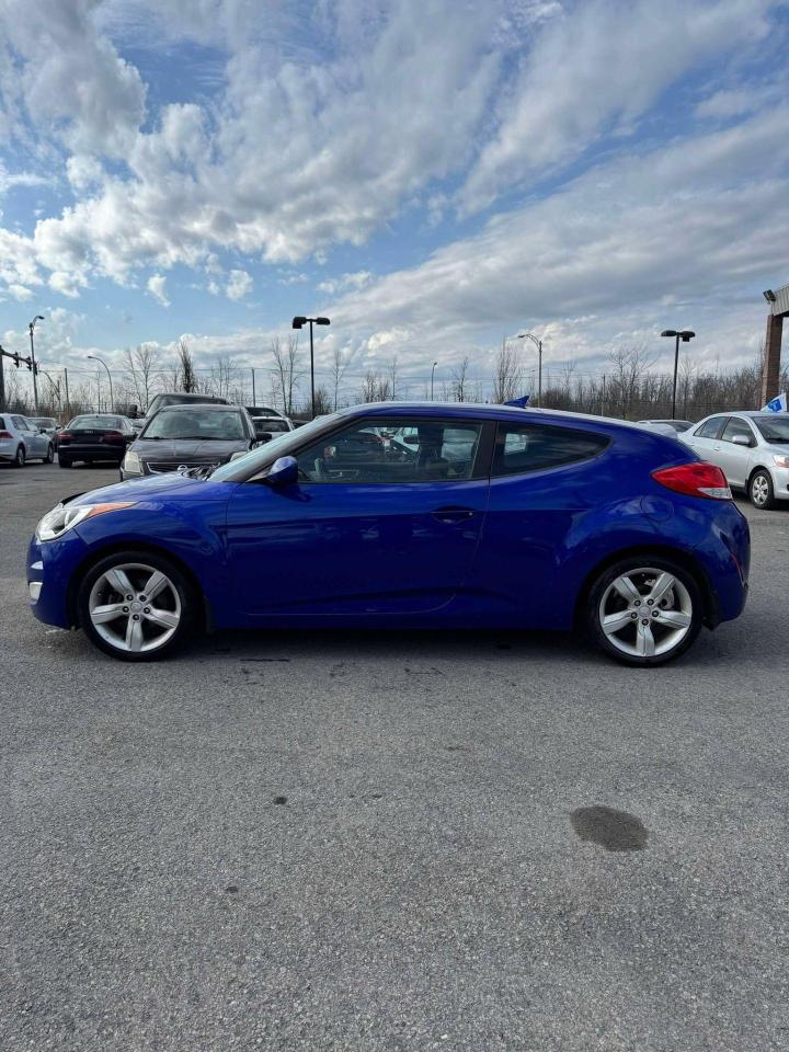 2013 Hyundai Veloster  - Photo #4