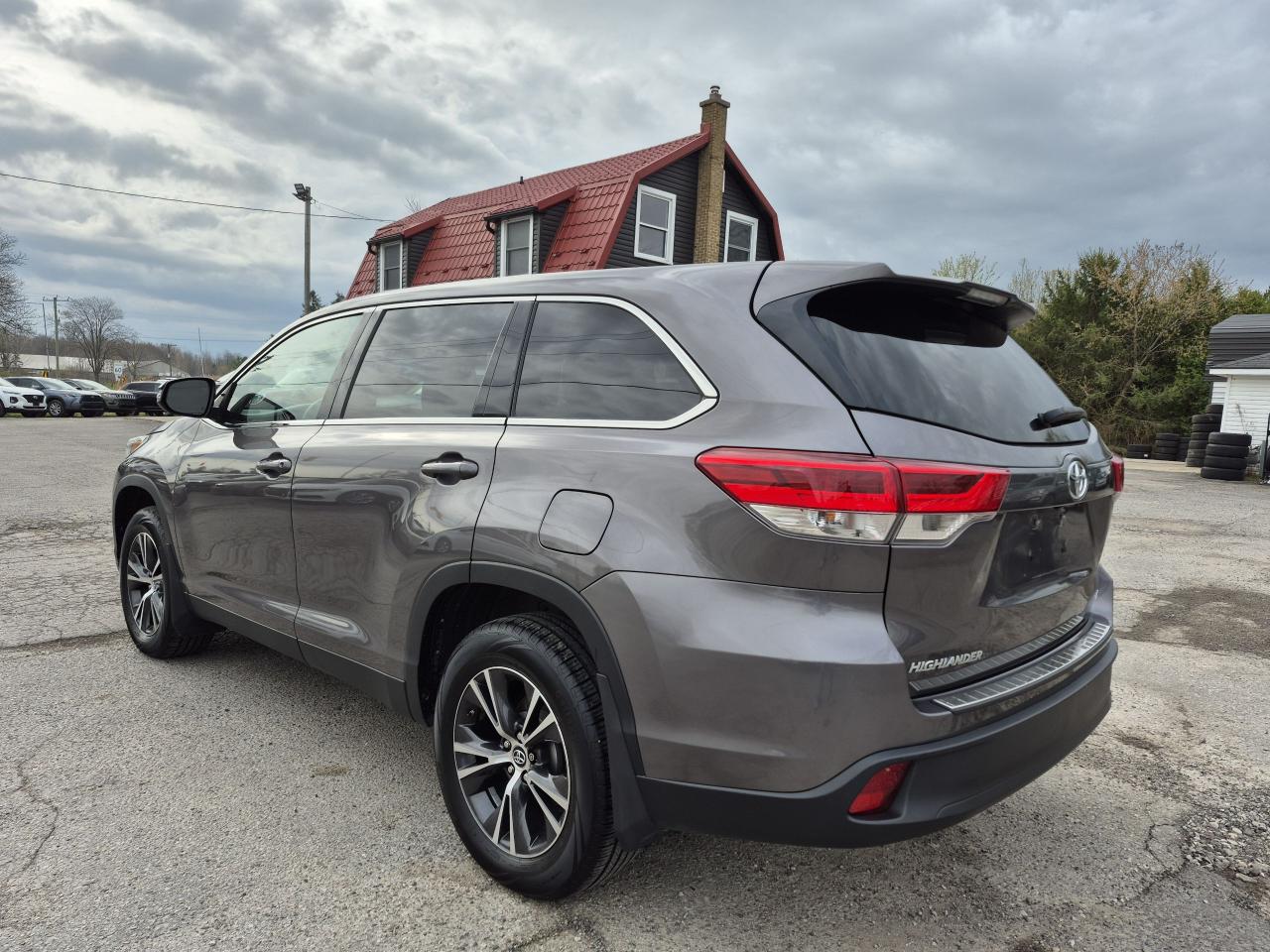 2019 Toyota Highlander LE - No Accidents/Certified Photo5