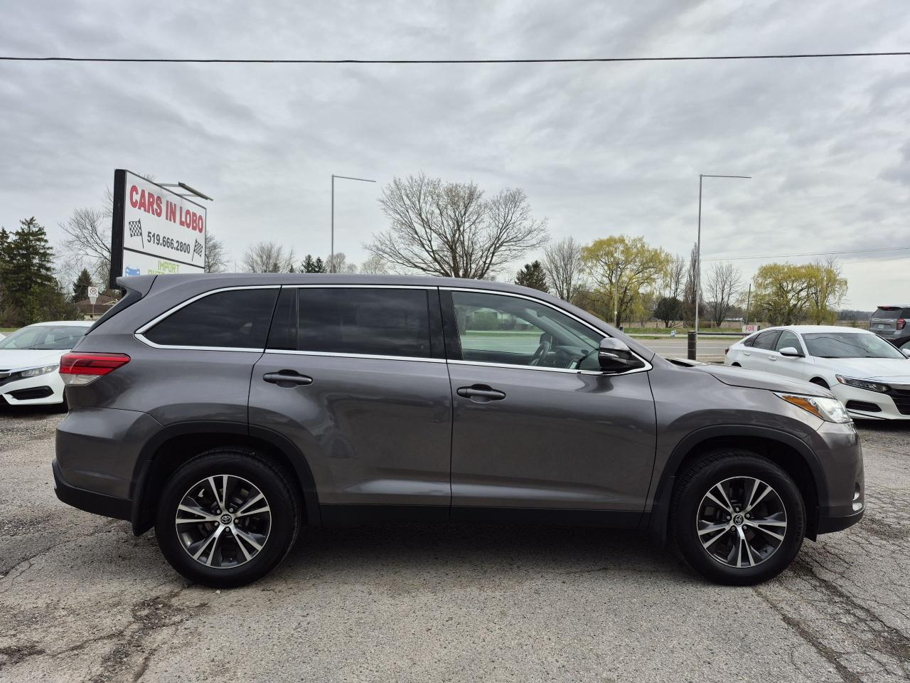 2019 Toyota Highlander LE - No Accidents/Certified Photo2