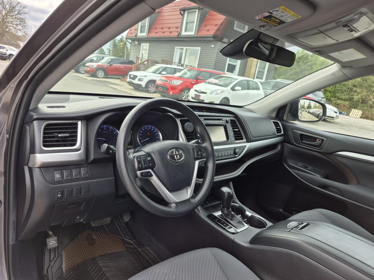 2019 Toyota Highlander LE - No Accidents/Certified Photo10