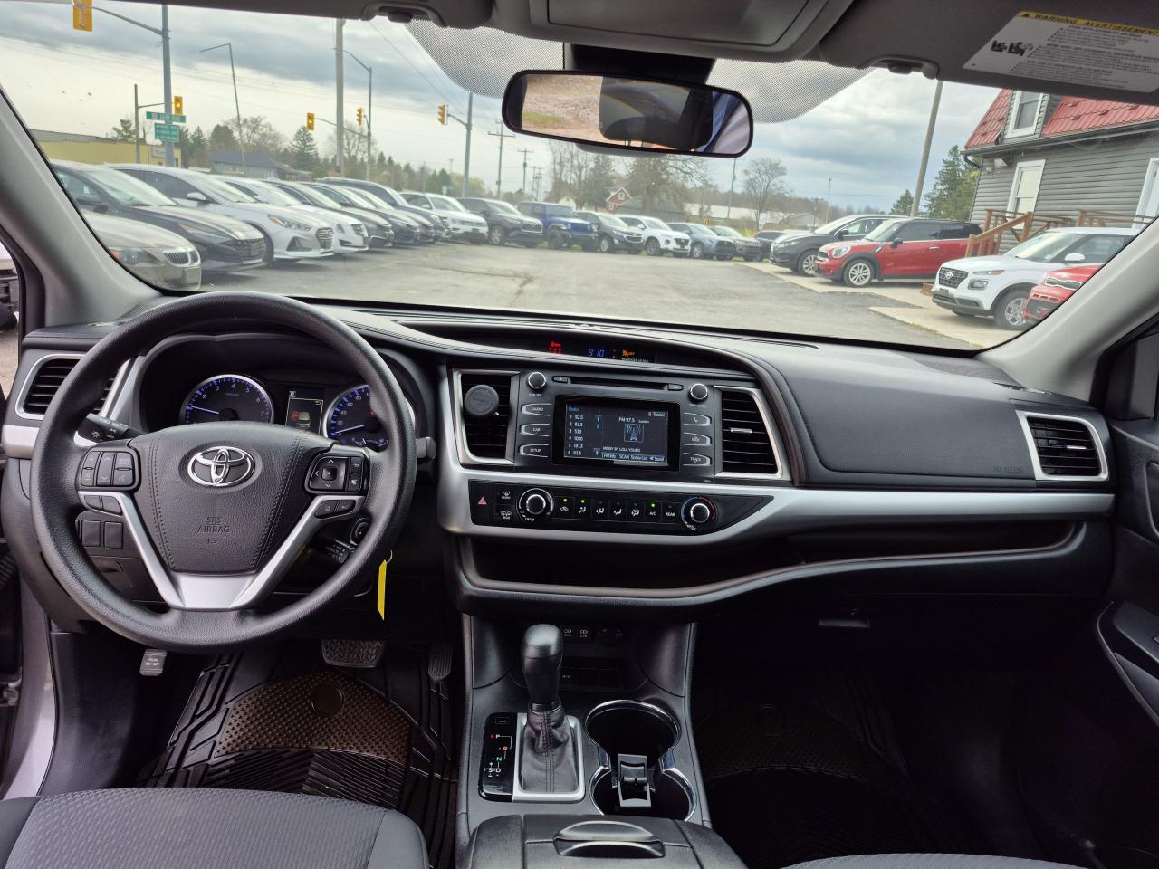 2019 Toyota Highlander LE - No Accidents/Certified Photo14