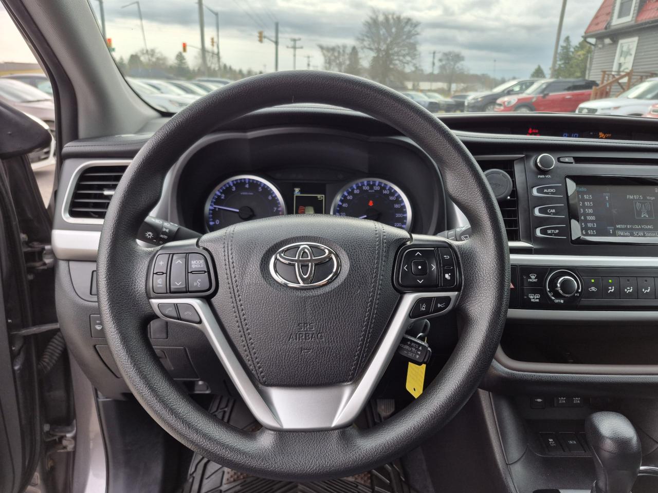 2019 Toyota Highlander LE - No Accidents/Certified Photo16