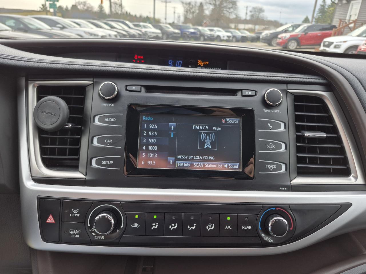 2019 Toyota Highlander LE - No Accidents/Certified Photo17