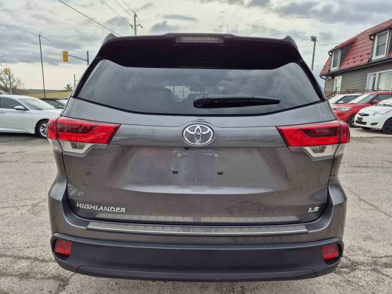 2019 Toyota Highlander LE - No Accidents/Certified Photo4