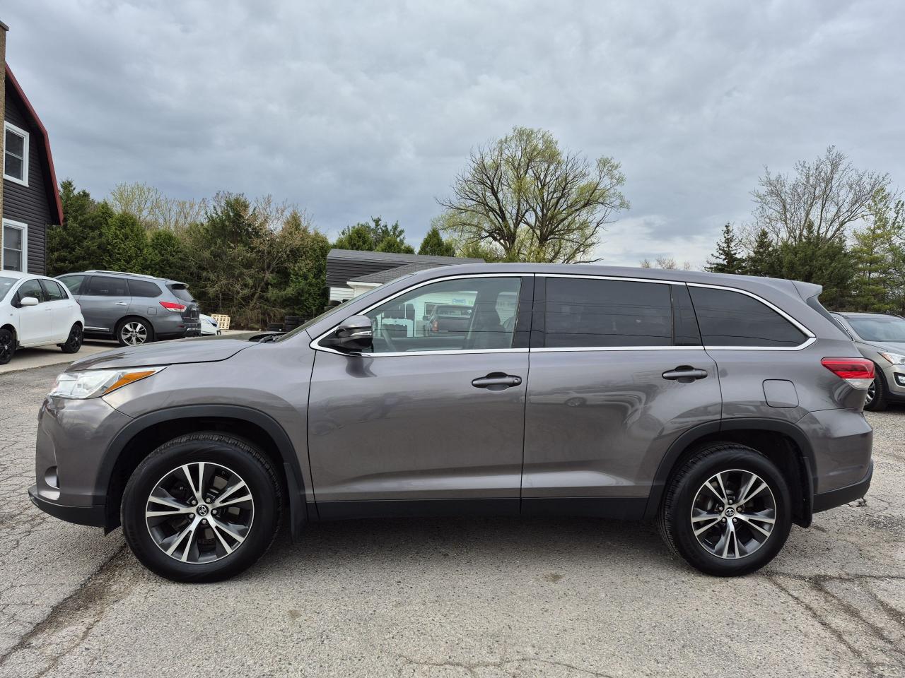 2019 Toyota Highlander LE - No Accidents/Certified Photo6