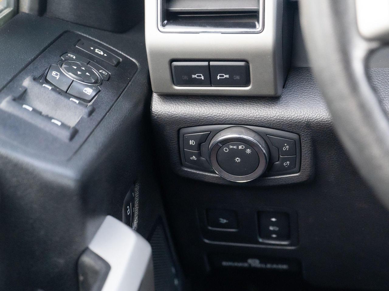 2019 Ford F-350 LARIAT 4WD Crew Cab 8' Box DUALLY DIESEL Photo33
