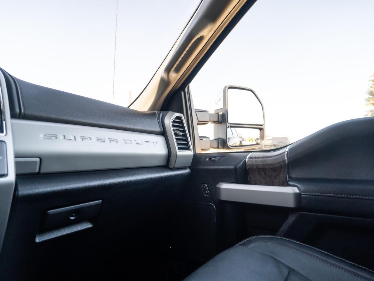 2019 Ford F-350 LARIAT 4WD Crew Cab 8' Box DUALLY DIESEL Photo14