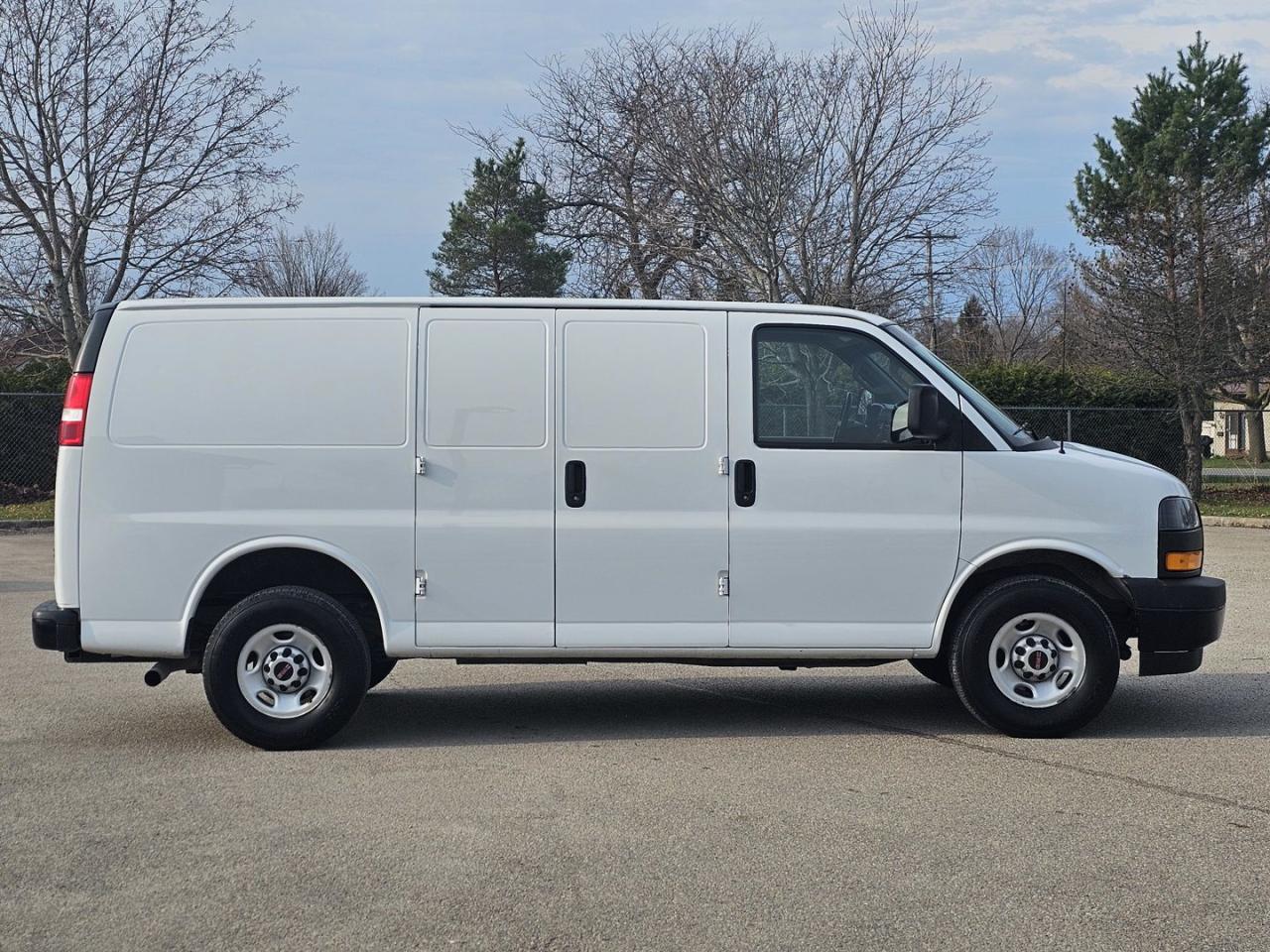 2021 GMC Savana G2500 Cargo RWD, V6 - Photo #4