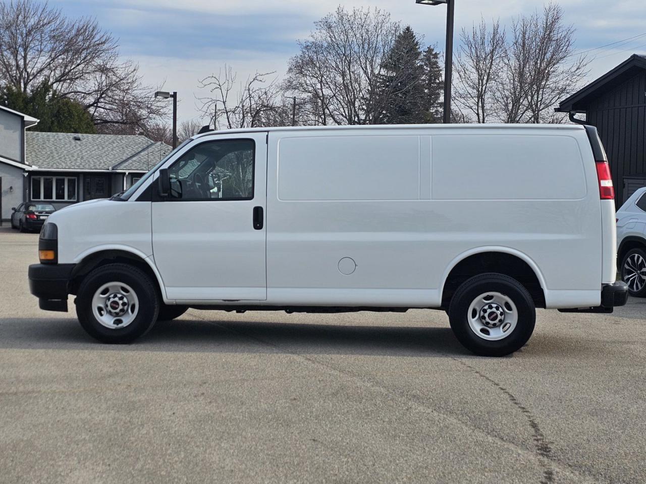 2021 GMC Savana G2500 Cargo RWD, V6 - Photo #8