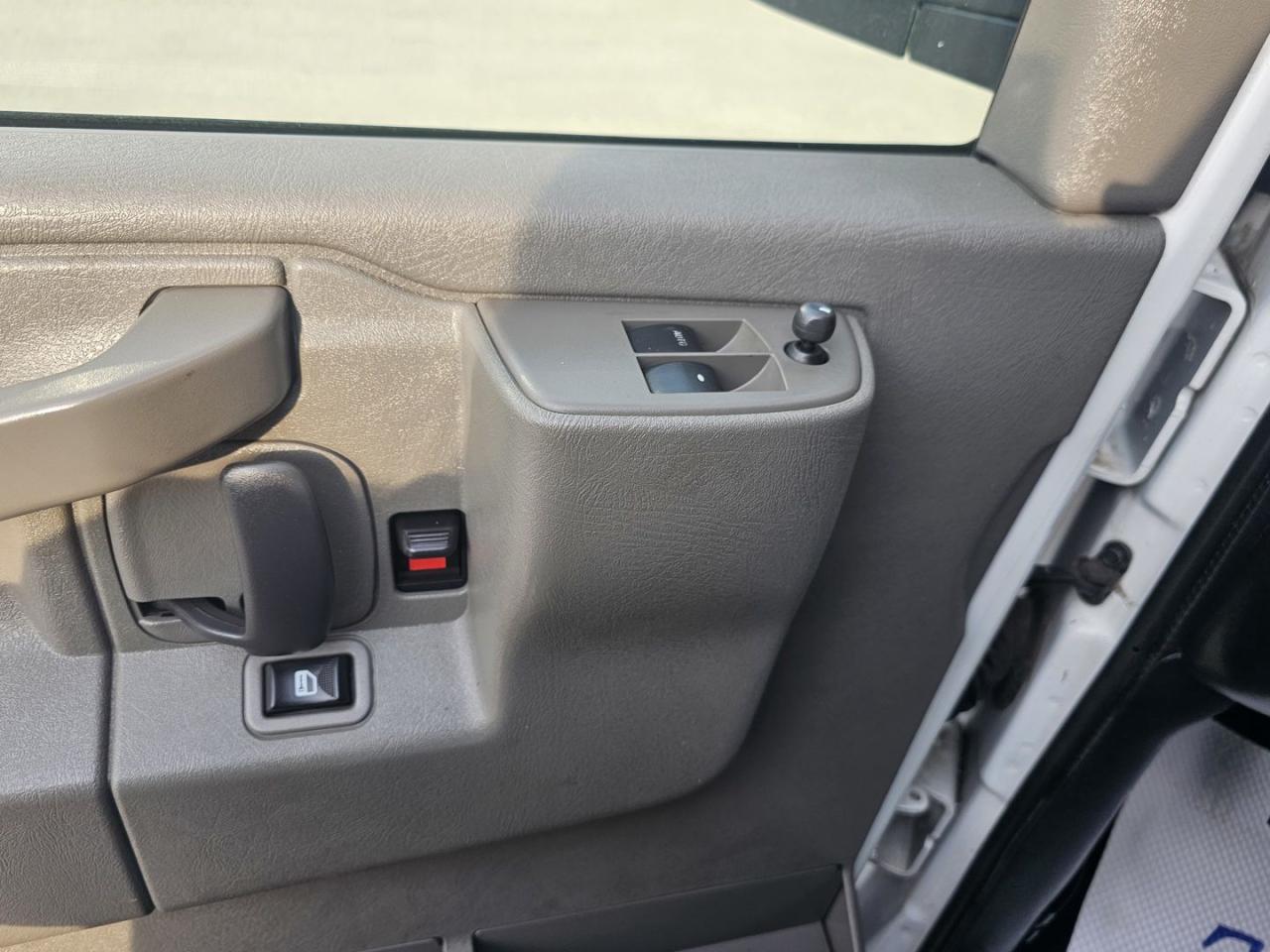 2021 GMC Savana G2500 Cargo RWD, V6 - Photo #10