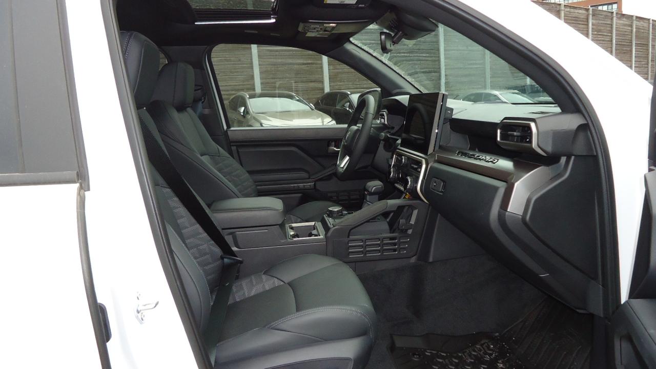 2025 Toyota Tacoma 4x4 Double Cab Auto LONG BOX SPORT PREMIUM 4X4 - Photo #4