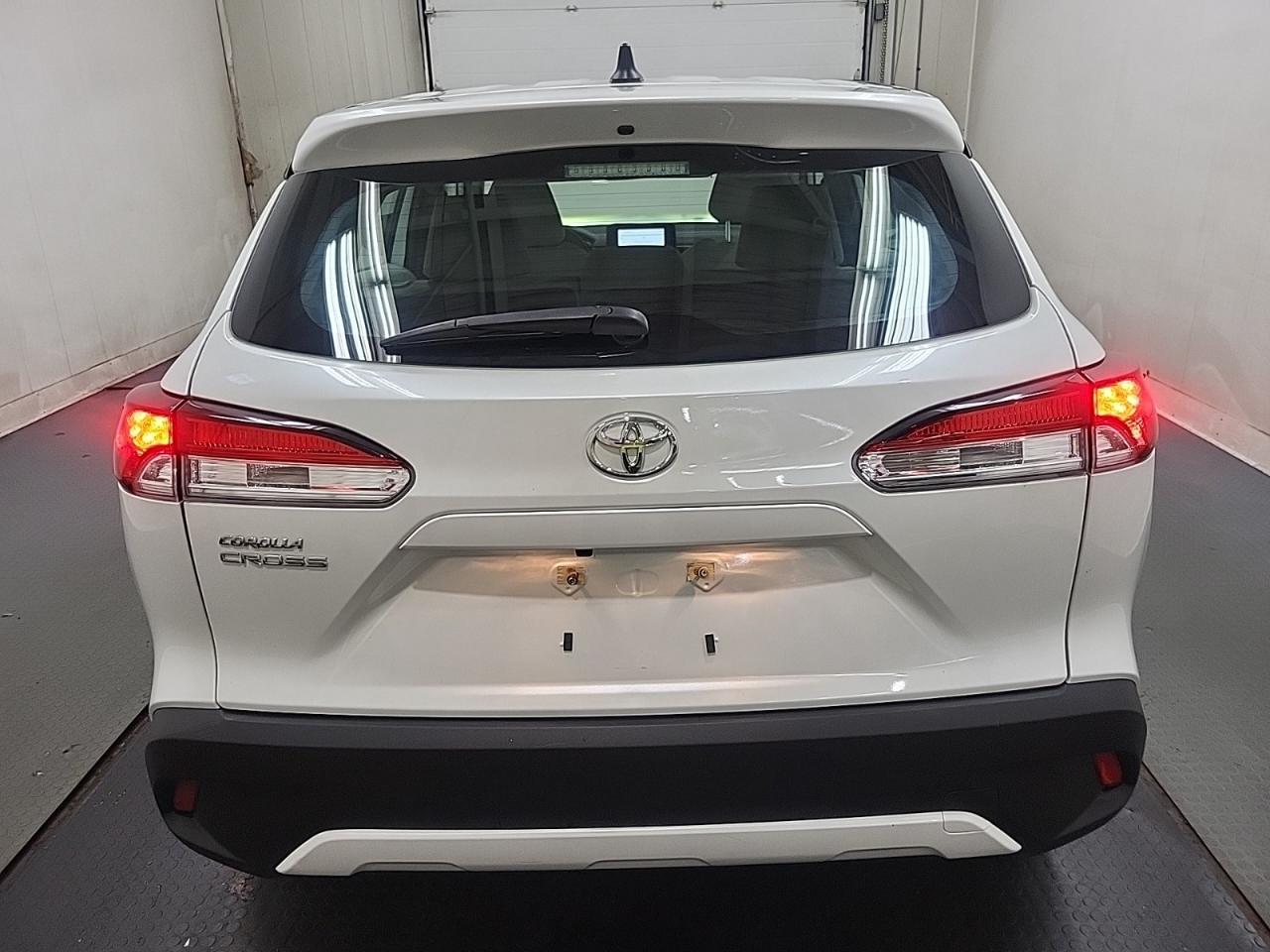 2024 Toyota Corolla Cross LE AWD - Photo #2