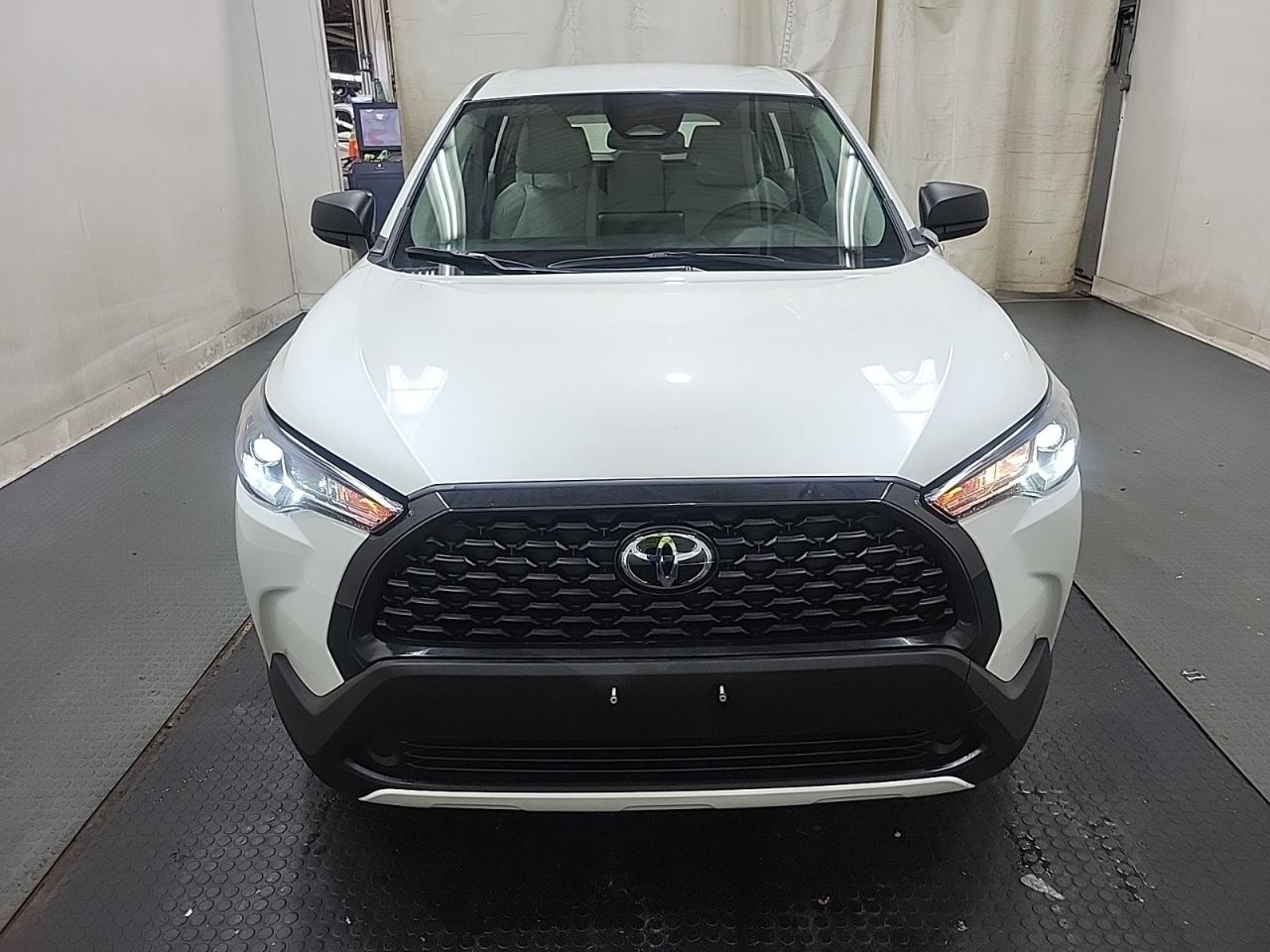 2024 Toyota Corolla Cross LE AWD - Photo #4