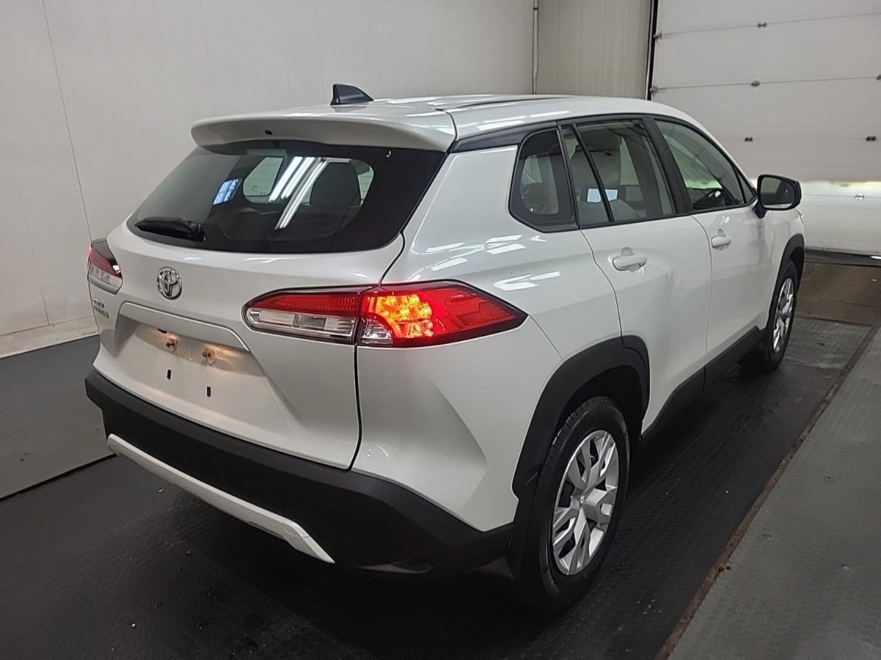 2024 Toyota Corolla Cross LE AWD - Photo #3