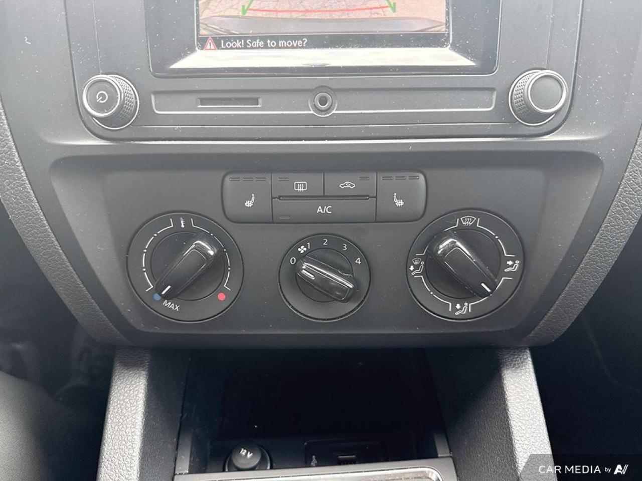 2016 Volkswagen Jetta TRENDLINE / MANUAL / AC / REVERSE CAM - Photo #17