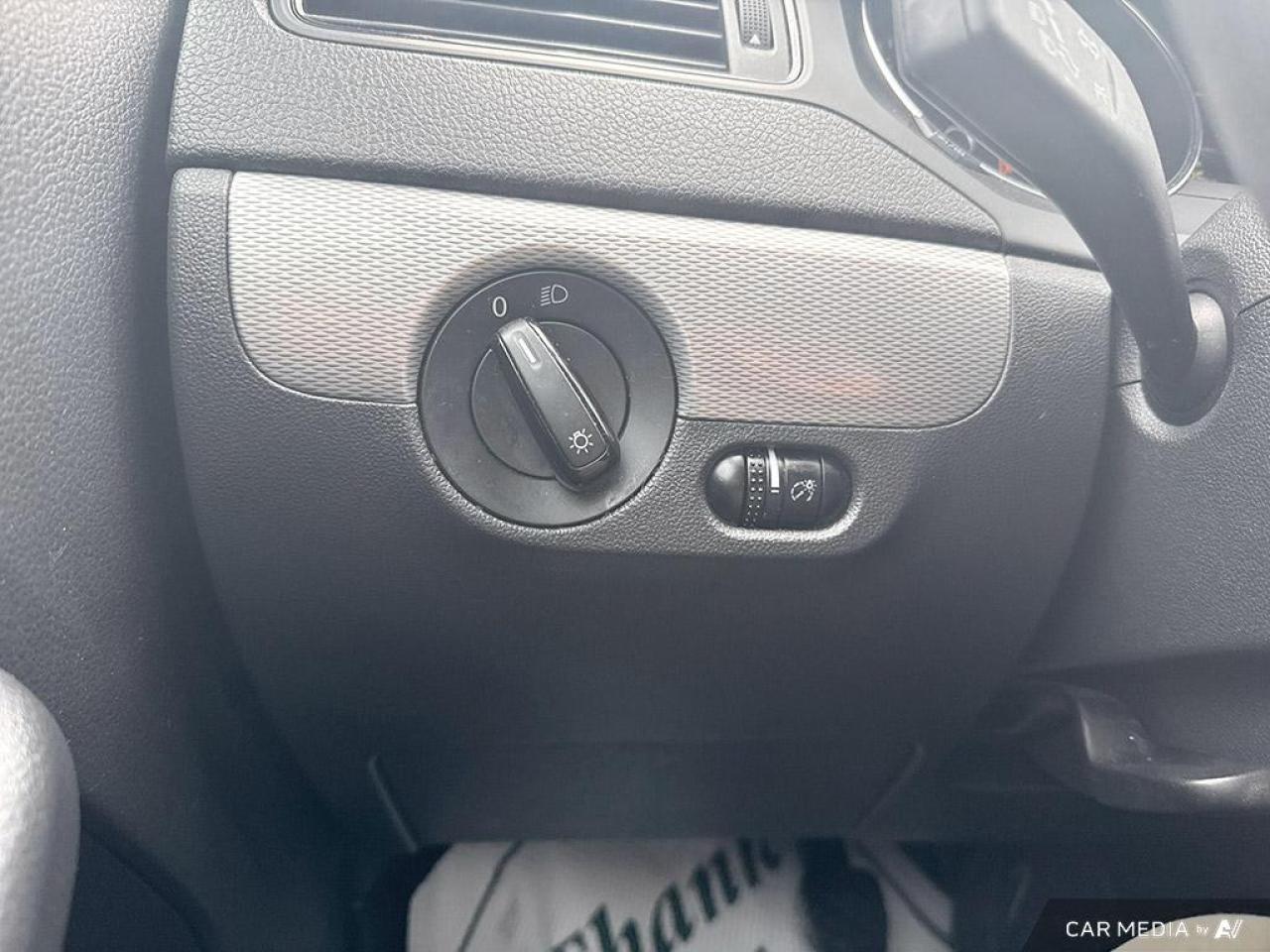 2016 Volkswagen Jetta TRENDLINE / MANUAL / AC / REVERSE CAM - Photo #13