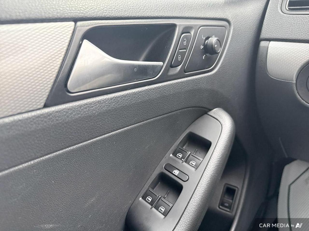 2016 Volkswagen Jetta TRENDLINE / MANUAL / AC / REVERSE CAM - Photo #19