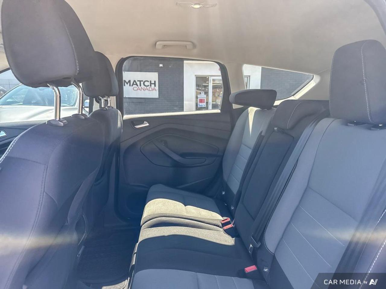 2016 Ford Escape SE / REVERSE CAM / HEATED SEATS / ALLOYS / AUTO - Photo #10
