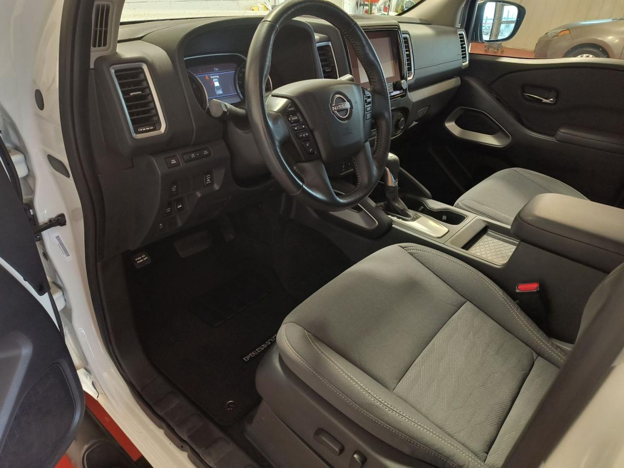 2022 Nissan Frontier SV LONG BOX 4X4 Photo