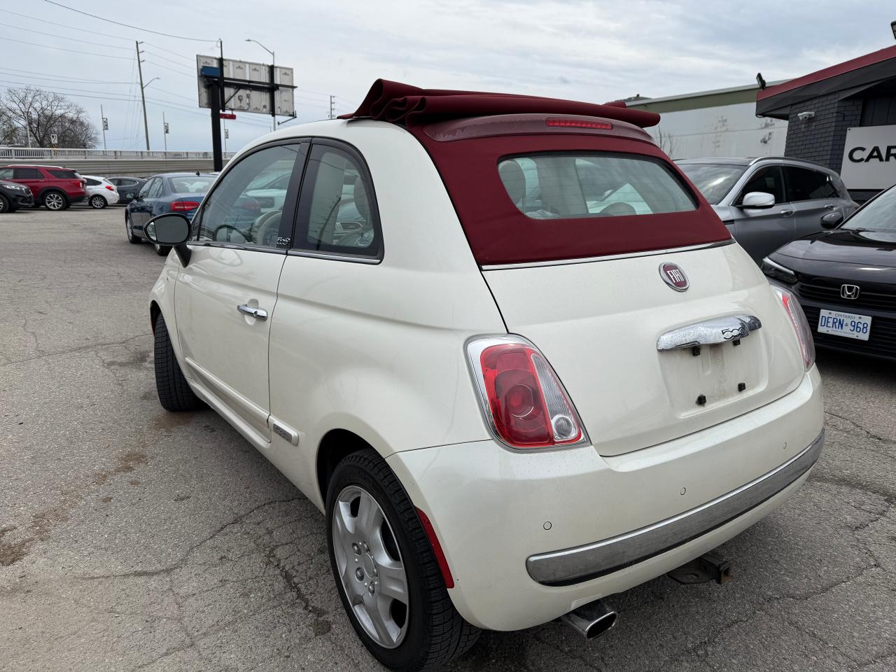 2013 Fiat 500 LOUNGE / CONVERTIBLE / ONE OWNER / NO ACCIDENTS - Photo #4