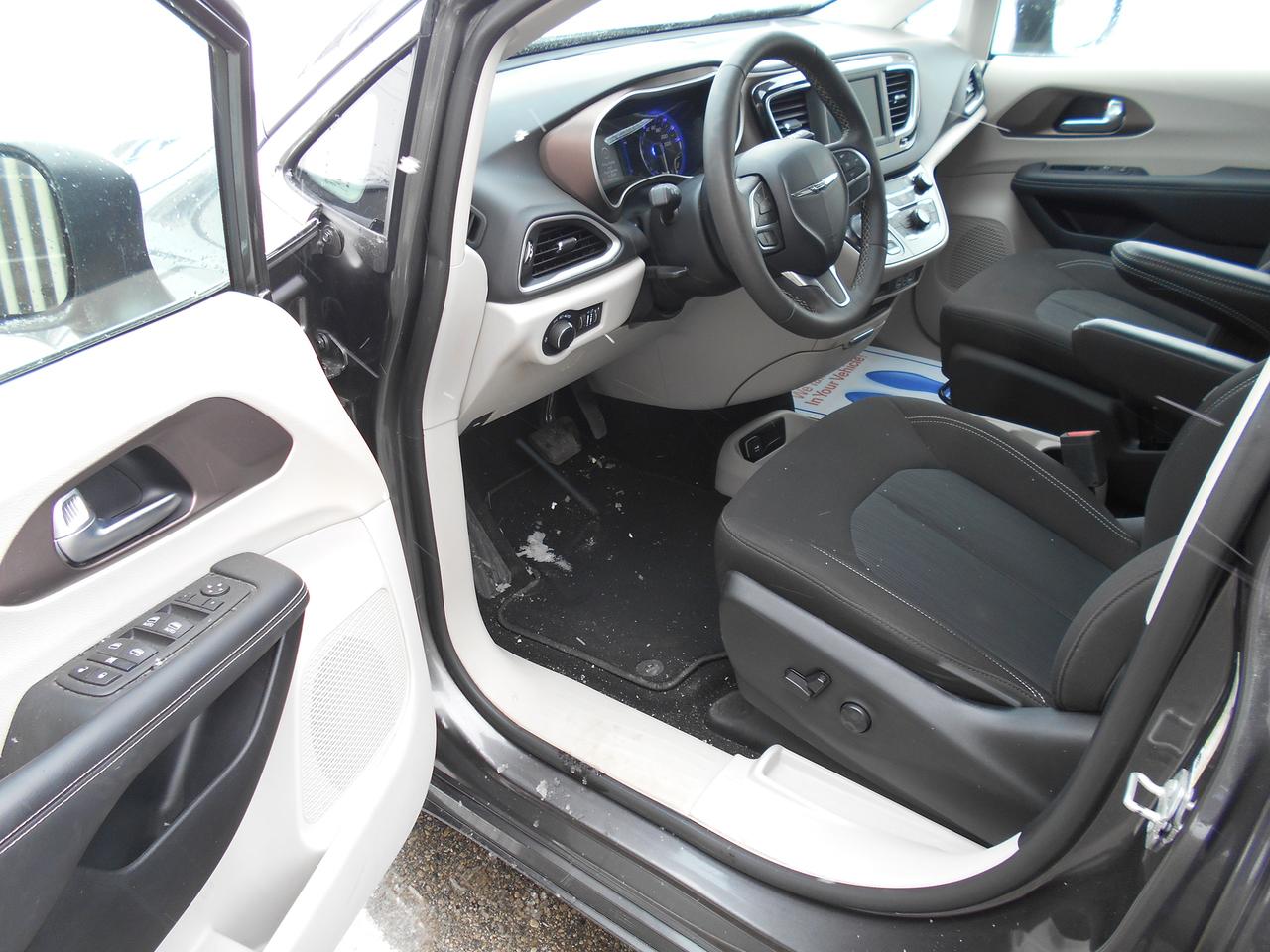 2023 Chrysler Grand Caravan SXT- Wheelchair Accessible Rear Entry Photo