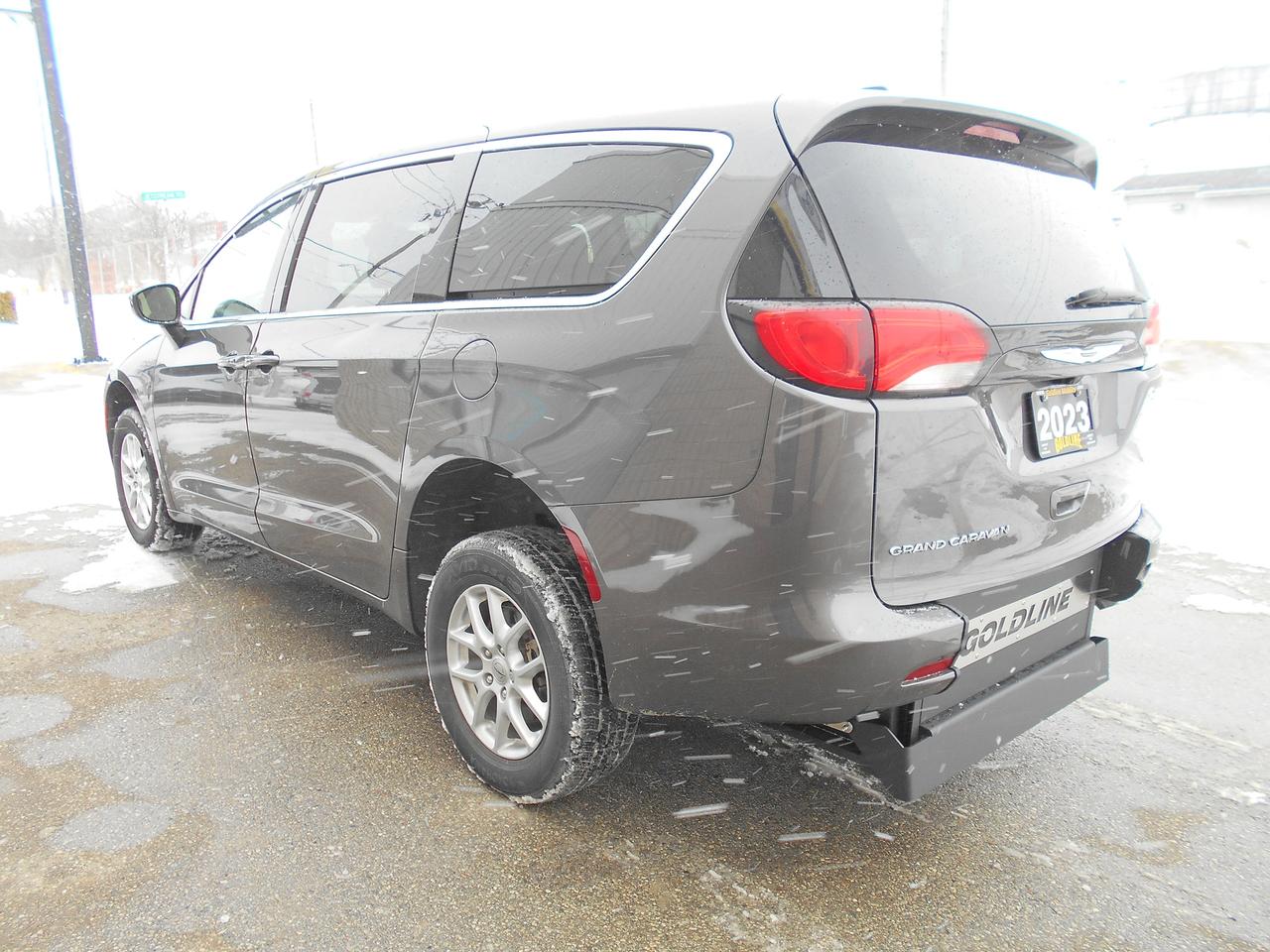2023 Chrysler Grand Caravan SXT- Wheelchair Accessible Rear Entry Photo4