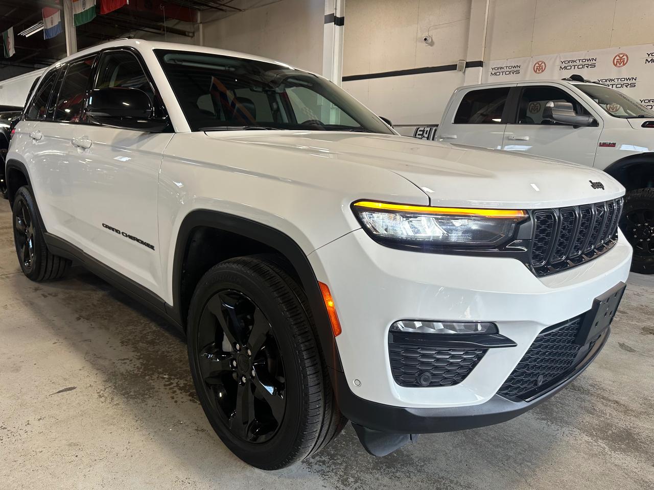 2023 Jeep Grand Cherokee LIMITED 4X4 | BLACK APPERANCE | LUXURY TECH Photo3