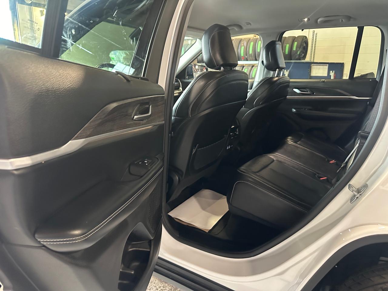 2023 Jeep Grand Cherokee LIMITED 4X4 | BLACK APPERANCE | LUXURY TECH - Photo #11