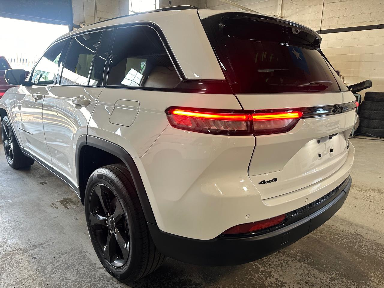 2023 Jeep Grand Cherokee LIMITED 4X4 | BLACK APPERANCE | LUXURY TECH - Photo #10