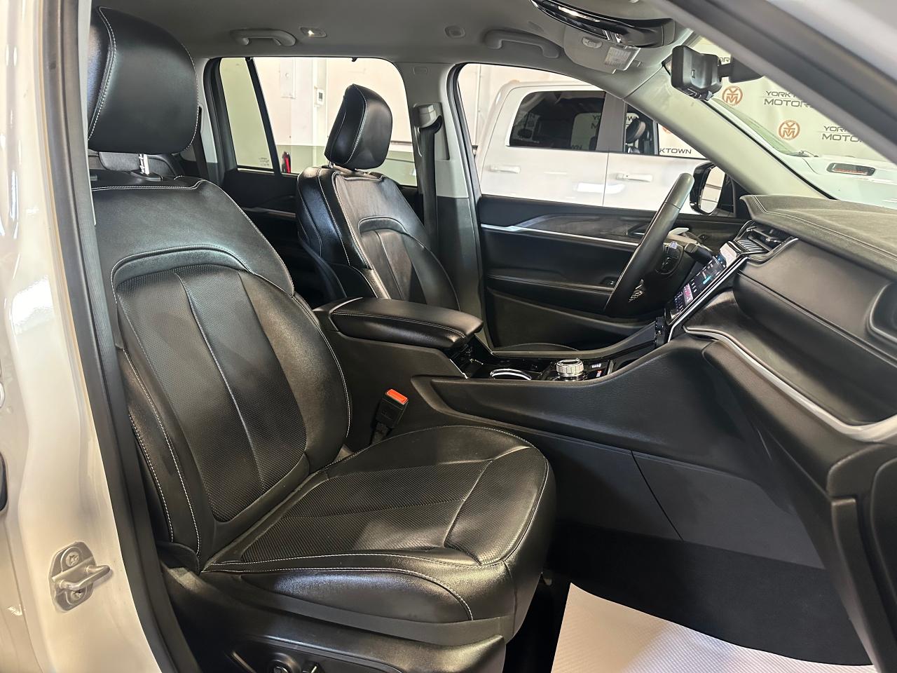2023 Jeep Grand Cherokee LIMITED 4X4 | BLACK APPERANCE | LUXURY TECH - Photo #30