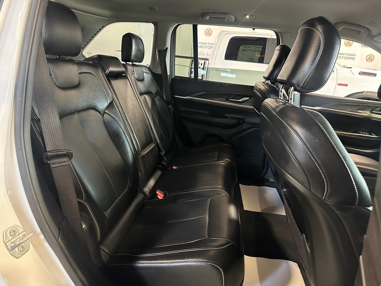 2023 Jeep Grand Cherokee LIMITED 4X4 | BLACK APPERANCE | LUXURY TECH - Photo #32