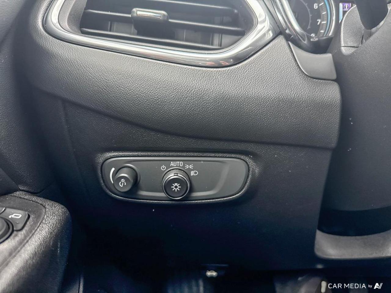 2018 Chevrolet Equinox LT / ROOF / HTD SEATS / SUNROOF / NO ACCIDENTS - Photo #14